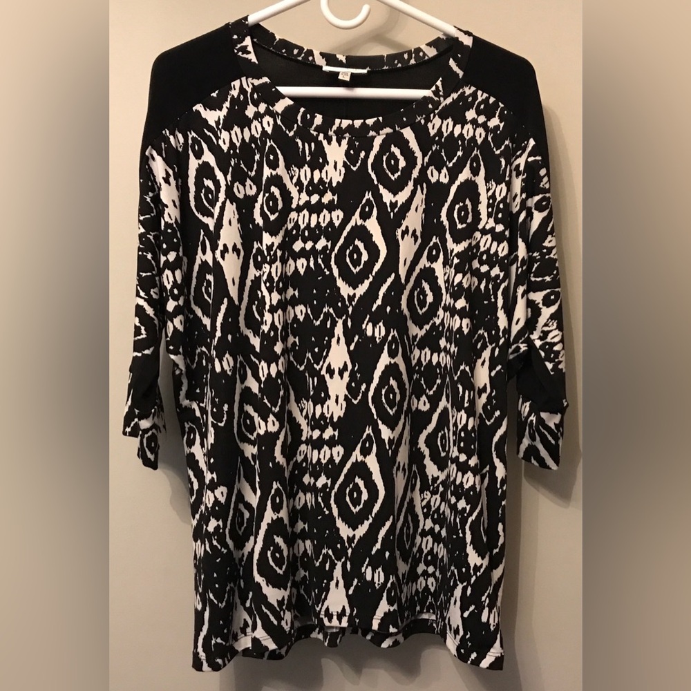 Black and White Patterned Women's Top